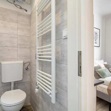 Excellent Cosy Very Location *